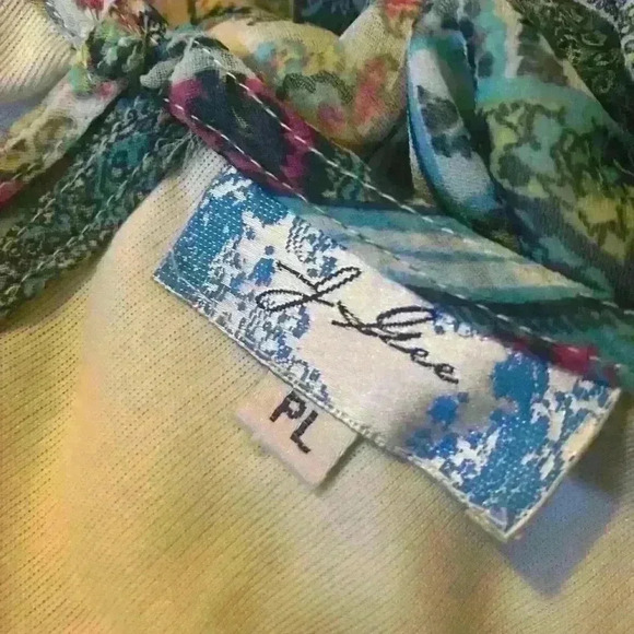 💙🩵🤍J Gee Handkerchief Dress - Picture 4 of 4